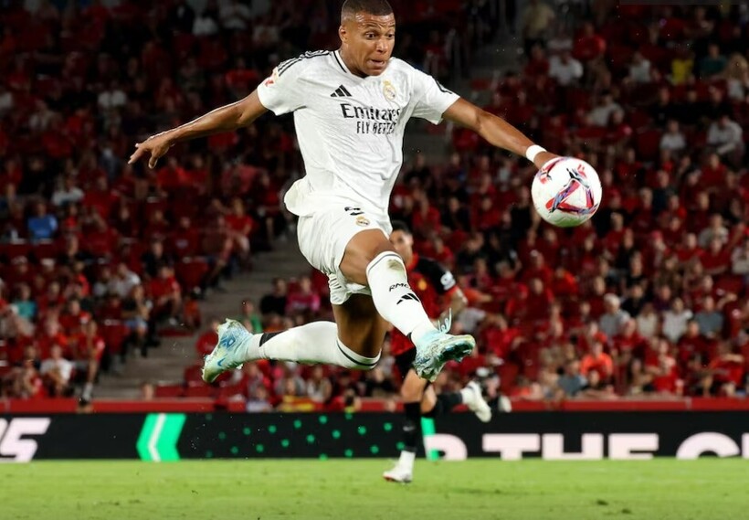 Mbappe bị chê là 'Hazard mới". Ảnh: Reuters.