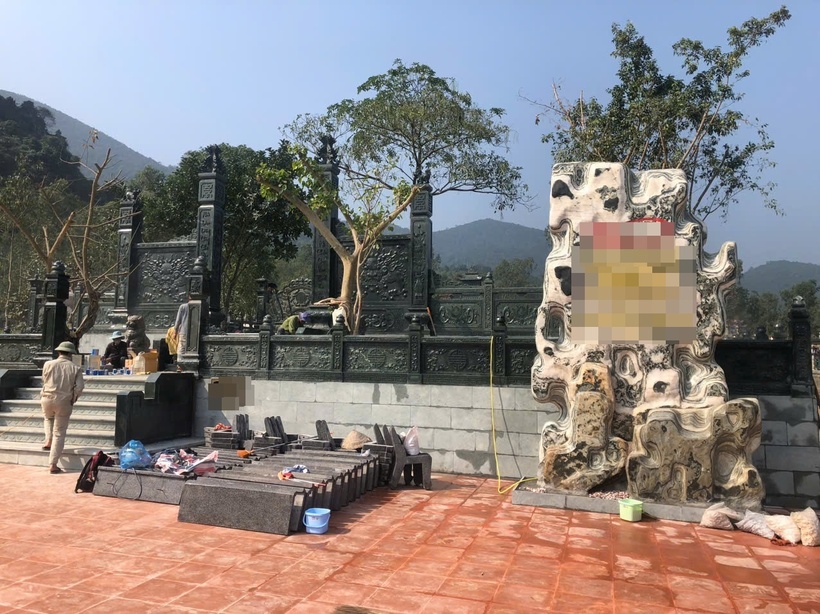 Một công trình thi công lăng mộ đá.