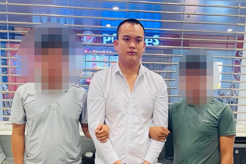 Nguyễn Thành Đạt bị bắt giữ ngay khi vừa đặt chân về nước. Ảnh: Tuổi trẻ