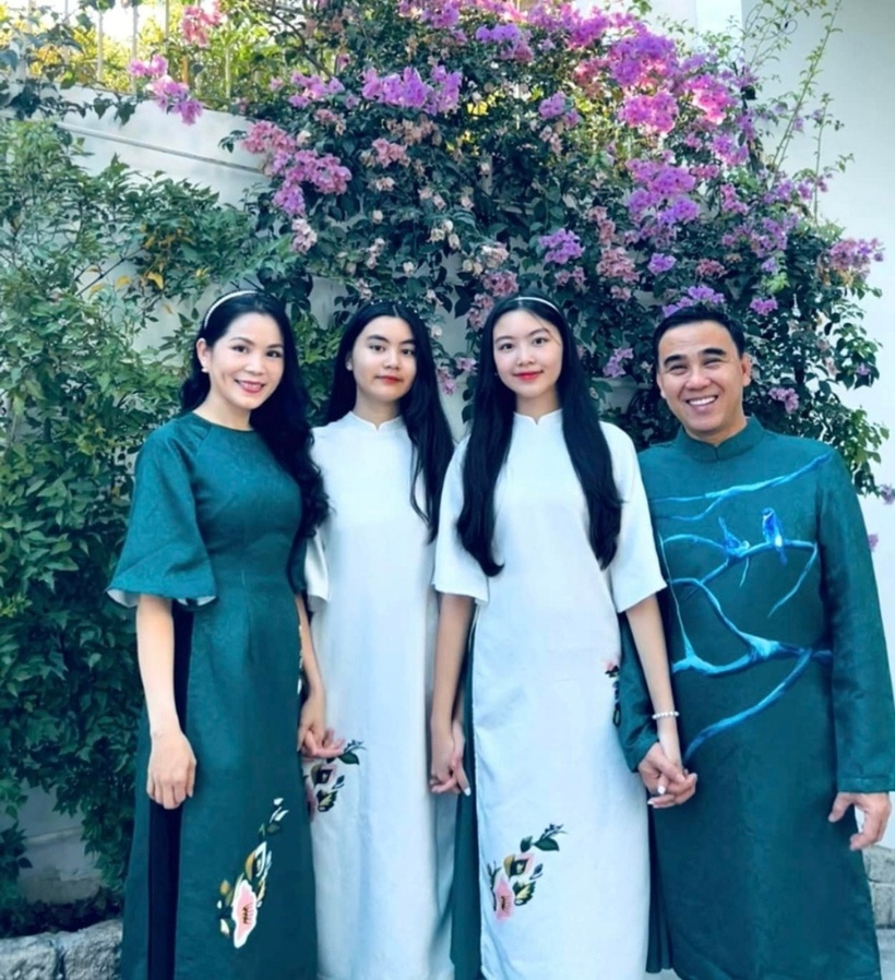 Với lối dẫn giản dị và gần gũi, MC Quyền Linh được nhiều khán giả yêu mến, thậm chí còn được ưu ái gọi với danh xưng "MC quốc dân". Tới nay, nam MC đã dẫn dắt nhiều chương trình đình đám như Gia đình hạnh phúc, Siêu thị may mắn, Chuyện không của riêng ai, Bạn muốn hẹn hò…