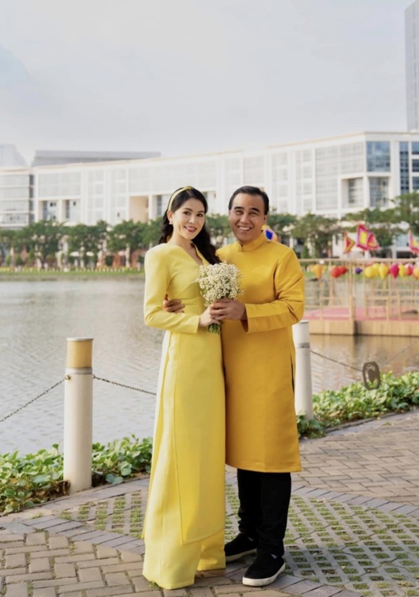 Vào dịp kỷ niệm 17 năm bên nhau, nam MC đình đám từng gửi lời ngọt ngào tới bà xã: "Cảm ơn tình nhân Dạ Thảo, luôn là hậu phương vững chắc cho cuộc đời anh. Hai con gái yêu Lọ Lem, Hạt Dẻ càng lớn thì tình yêu mình càng nhiều em nhé".