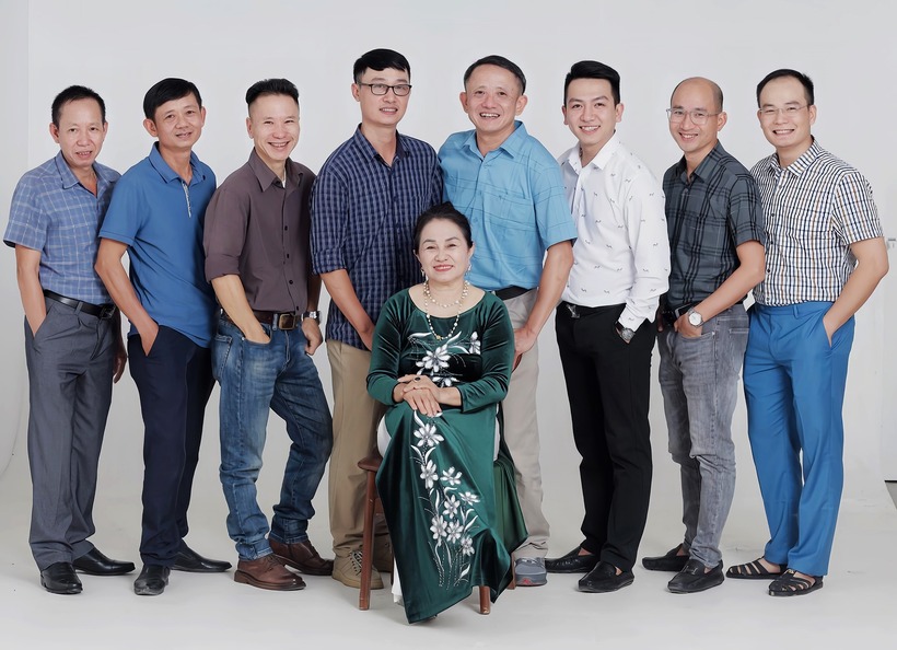 Anh trai và anh rể của Linh. Ảnh: Vietnamnet.