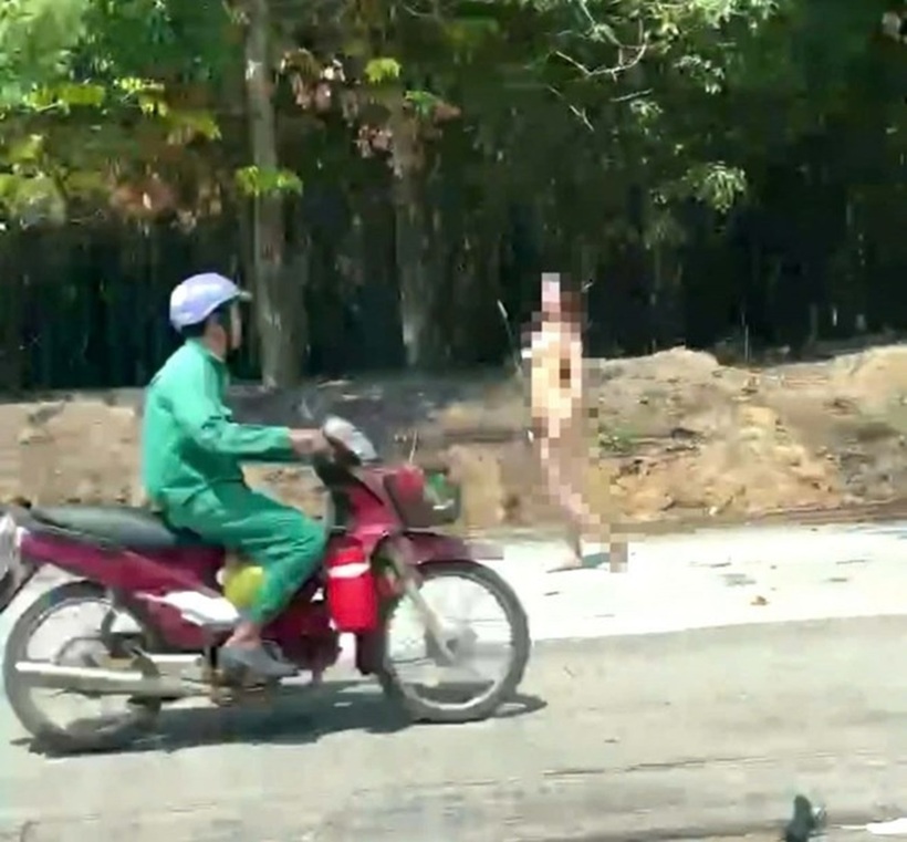 Cô gái chụp ảnh khỏa thân ngay trên đường ở Bình Dương khiến dư luận xôn xao. Ảnh: Lao động