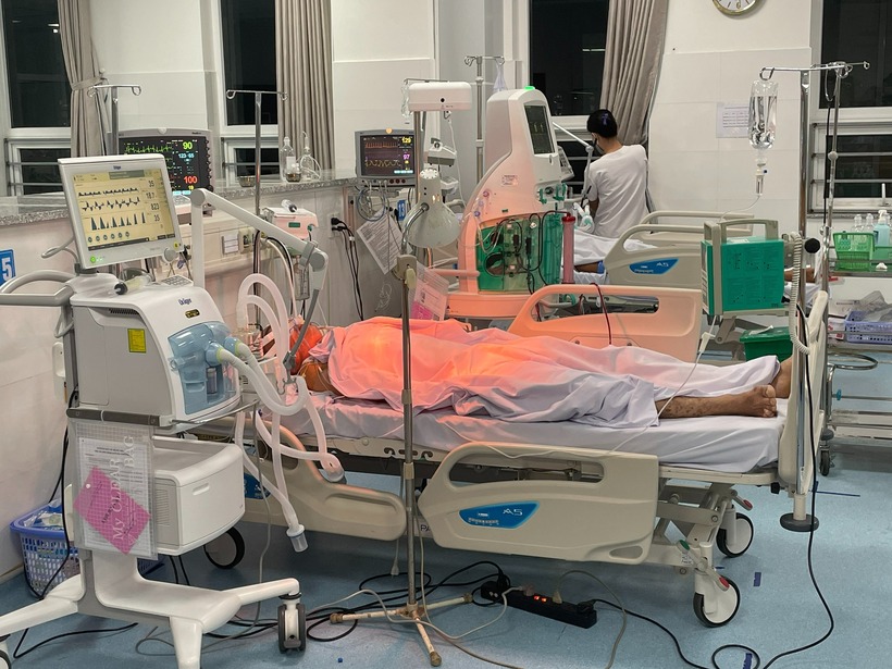 Sau 2 tuần điều trị, chăm sóc tích cực bệnh nhân đã thoát khỏi nguy kịch. Ảnh: BVCC.