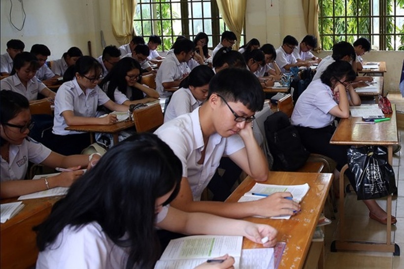 Nhiều học sinh suy nghĩ "đóng khung" chứng chỉ IELTS là "tấm vé an toàn" vào đại học. Ảnh minh họa