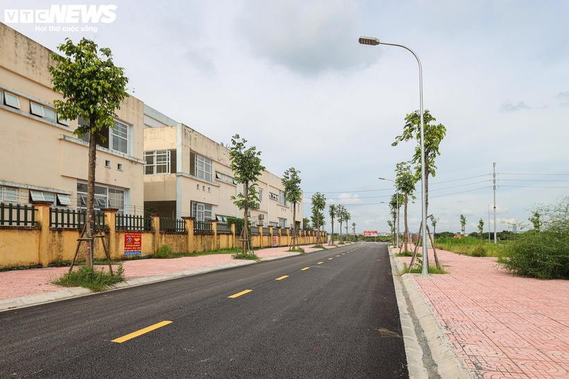 Khu vực này cũng đã được đầu tư đồng bộ hạ tầng đường giao thông, điện, nước, cây xanh.