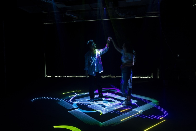 Công nghệ cảm biến chuyển động kết hợp cùng ánh sáng laser tạo nên trải nghiệm ấn tượng