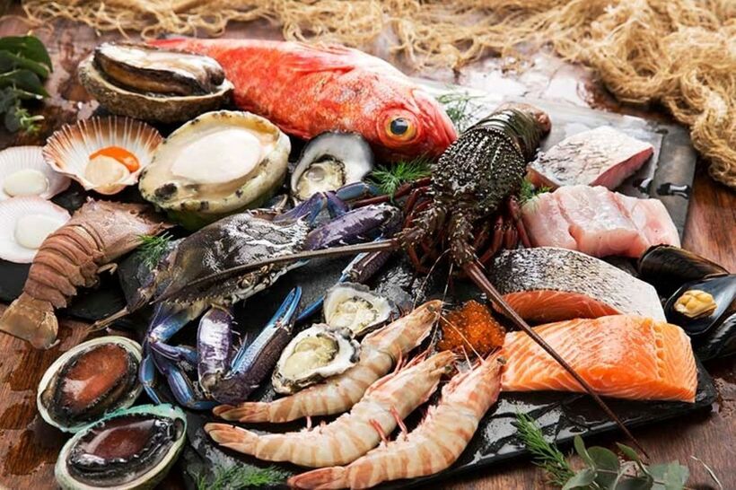 Hải sản tươi sống được chế biến theo nhiều phong cách khác nhau: hấp, nướng, xào. Ảnh minh họa