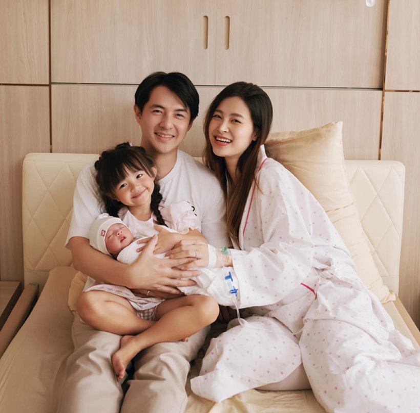 Gia đình nhỏ của Đông Nhi - Ông Cao Thắng