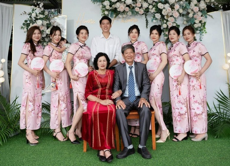 Bảo Châu sinh ra trong gia đình có 8 anh chị em: 7 gái, 1 trai. Ảnh: Tri thức và Cuộc sống.