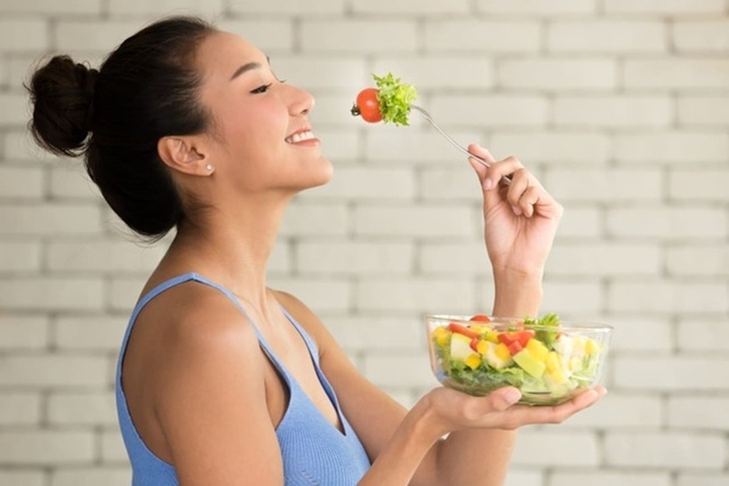 Bay trên những tầng mây là một trải nghiệm thú vị, nhưng cũng có thể trở thành "ác mộng" nếu bạn không cẩn thận trong việc lựa chọn thực phẩm trước khi lên máy bay. Ảnh minh họa