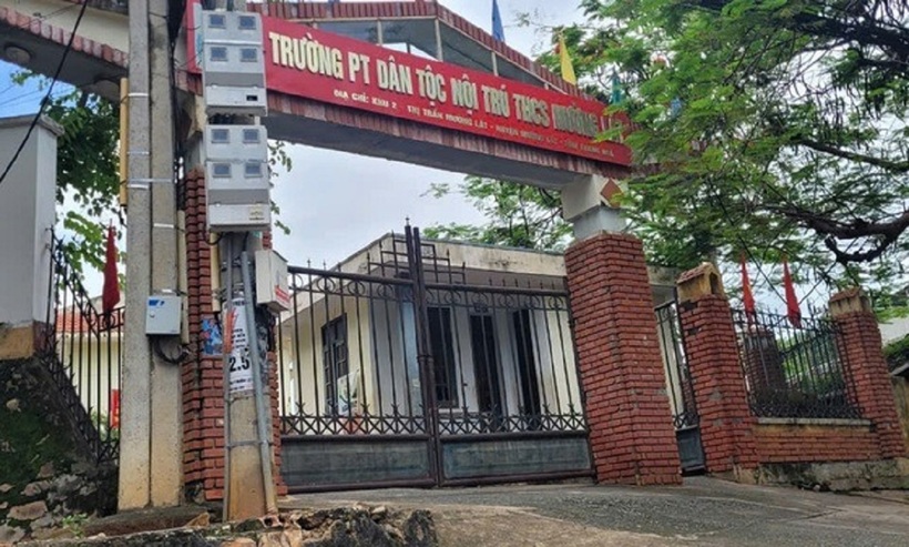 Trường PTDT nội trú THCS Mường Lát - nơi xảy ra sự việc. Ảnh: Người lao động