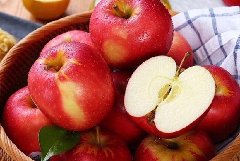 Những người đang trong chế độ giảm cân nên hạn chế ăn táo. Ảnh minh họa
