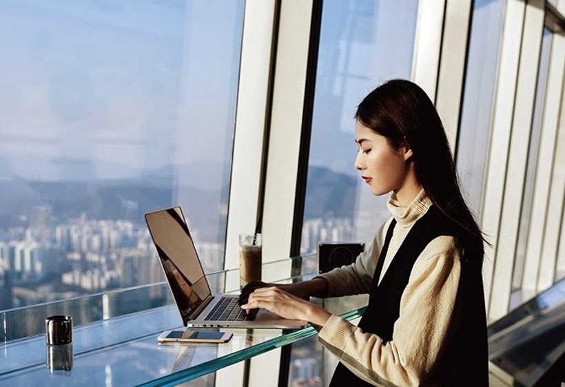 Học đại học từ xa là một hình thức học tập linh hoạt và tiện lợi, mang lại nhiều lợi ích cho người học. Ảnh minh họa
