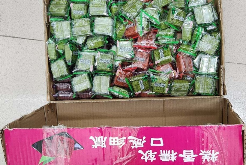 Các sản phẩm có dấu hiệu nhập lậu. Ảnh: Lao động