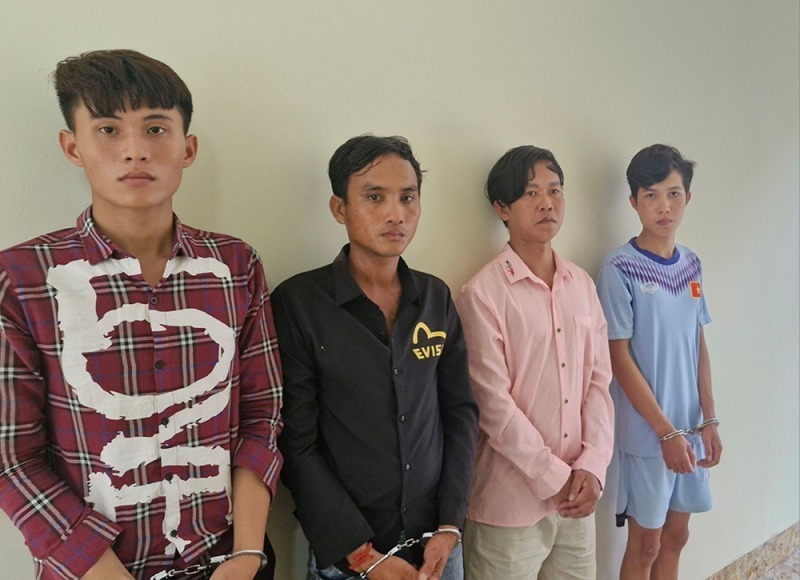 Nhóm đối tượng tại cơ quan công an. Ảnh: VTC News