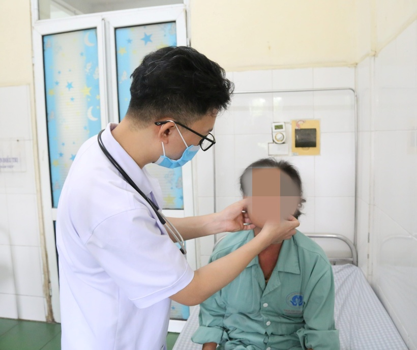 Sau 8 ngày điều trị tại Bệnh viện tình trạng viêm phổi được cải thiện, người bệnh ổn định, được xuất viện. Ảnh: BVCC.