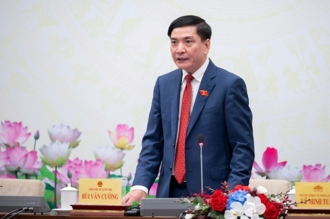 Tổng Thư ký, Chủ nhiệm Văn phòng Quốc hội Bùi Văn Cường trả lời tại họp báo.