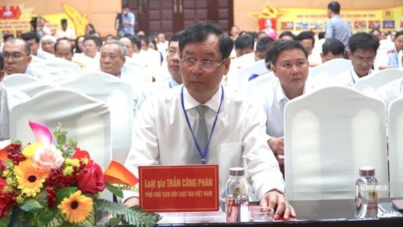 Luật gia Trần Công Phàn, Phó Chủ tịch, Tổng Thư ký Hội Luật gia Việt Nam tham dự đại hội