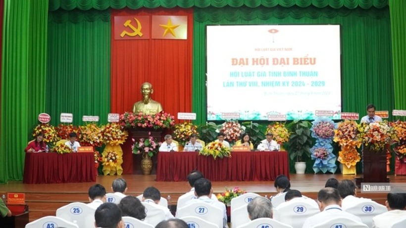 Đoàn Chủ tịch và Đoàn Thư ký đạo hội.