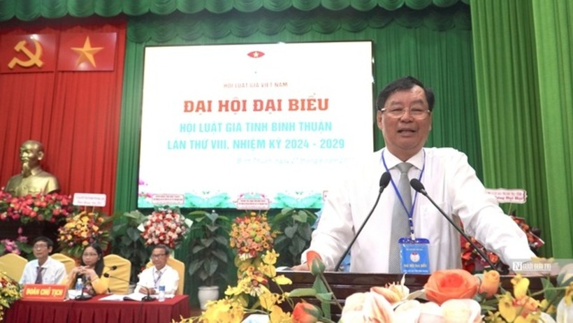 Luật gia Trần Công Phàn, Phó Chủ tịch, Tổng Thư ký Hội Luật gia Việt Nam phát biểu chỉ đạo đại hội.