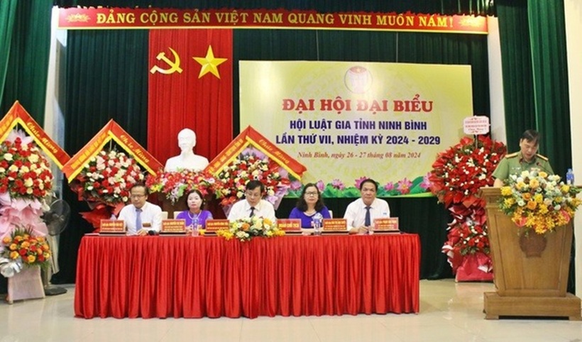 Đoàn Chủ tịch điều hành Đại hội.