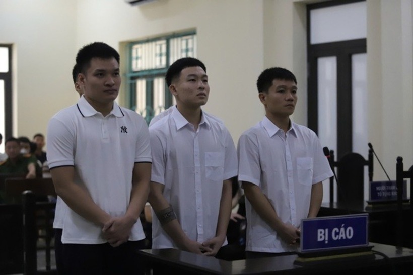 Các bị cáo tại phiên tòa. Ảnh: Người Lao Động