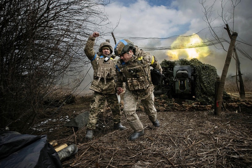 Lửa chiến bùng cháy dữ dội ở Ukraine. Ảnh: NYT
