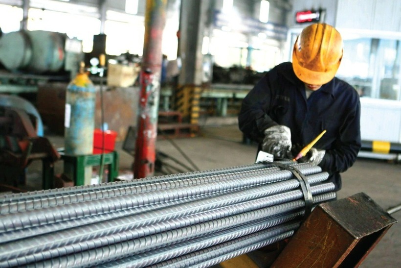 Ngành thép có nhiều vị trí công việc thuộc danh mục nghề nặng nhọc, độc hại, nguy hiểm (Ảnh minh họa: Trường Thịnh).