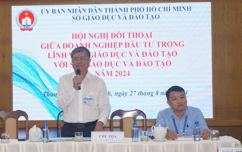 Giám đốc Sở GD&ĐT TP.HCM cho rằng đấu thầu chương trình nhà trường là vô lý. Ảnh: PLO