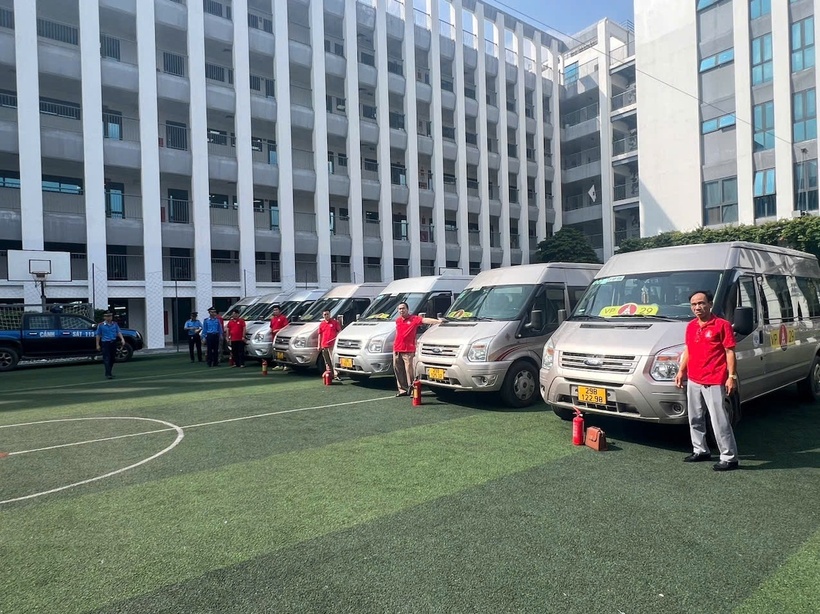 Đội Thanh tra GTVT Hà Đông tổ chức kiểm tra điều kiện, phương tiện người lái đối với xe ô tô hợp đồng vận chuyển học sinh trên địa bàn quận