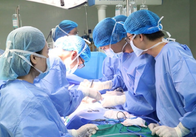 Ca phẫu thuật ghép thận được các bác sĩ thực hiện trong 3 giờ. Ảnh: BVCC
