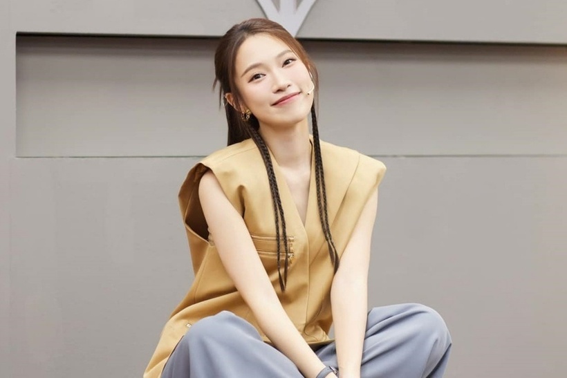 Khánh Vy làm MC hậu trường của chương trình Anh Trai Vượt Ngàn Chông Gai. Ảnh: Dân Trí