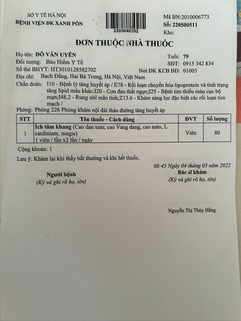 Ông Uyên được bác sĩ tại bệnh viện Xanh-pôn kê đơn Ích Tâm Khang