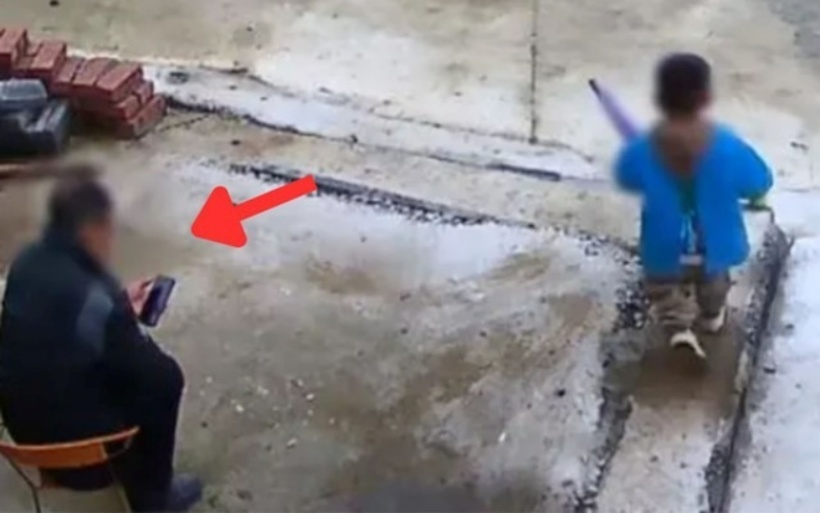 Cháu trai 3 tuổi tử vong vì ông nội mải mê xem điện thoại - 1