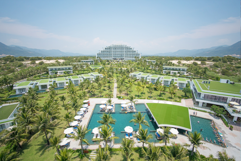 Cam Ranh Riviera - resort của Tập đoàn Crystal Bay tại Nha Trang.