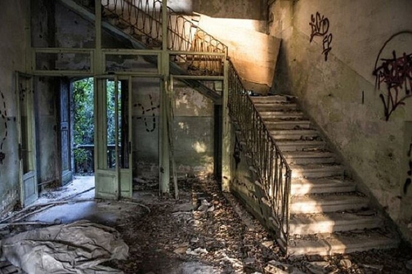 Nhiều tin đồn và những câu chuyện ám ảnh xoay quanh Đảo Poveglia.