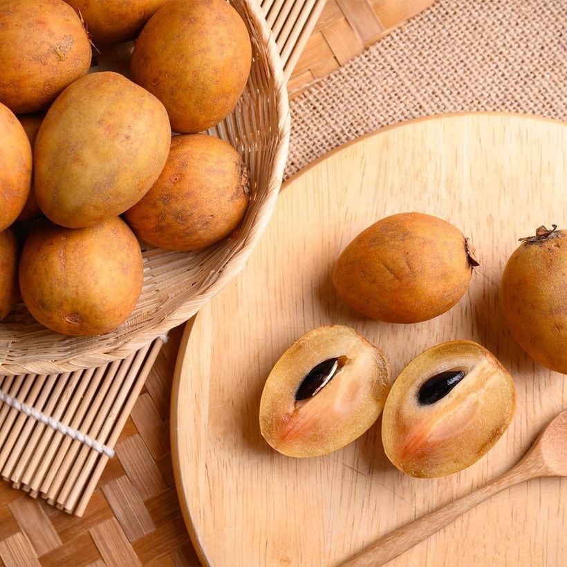 Quả hồng xiêm rất giàu chất chống oxy hóa, khoáng chất và vitamin có thể giúp làn da tươi sáng.
