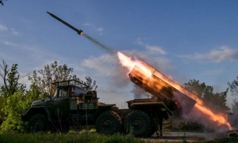 Pháo phản lực Nga khai hỏa tại mặt trận Donetsk. Ảnh: RIA Novosti