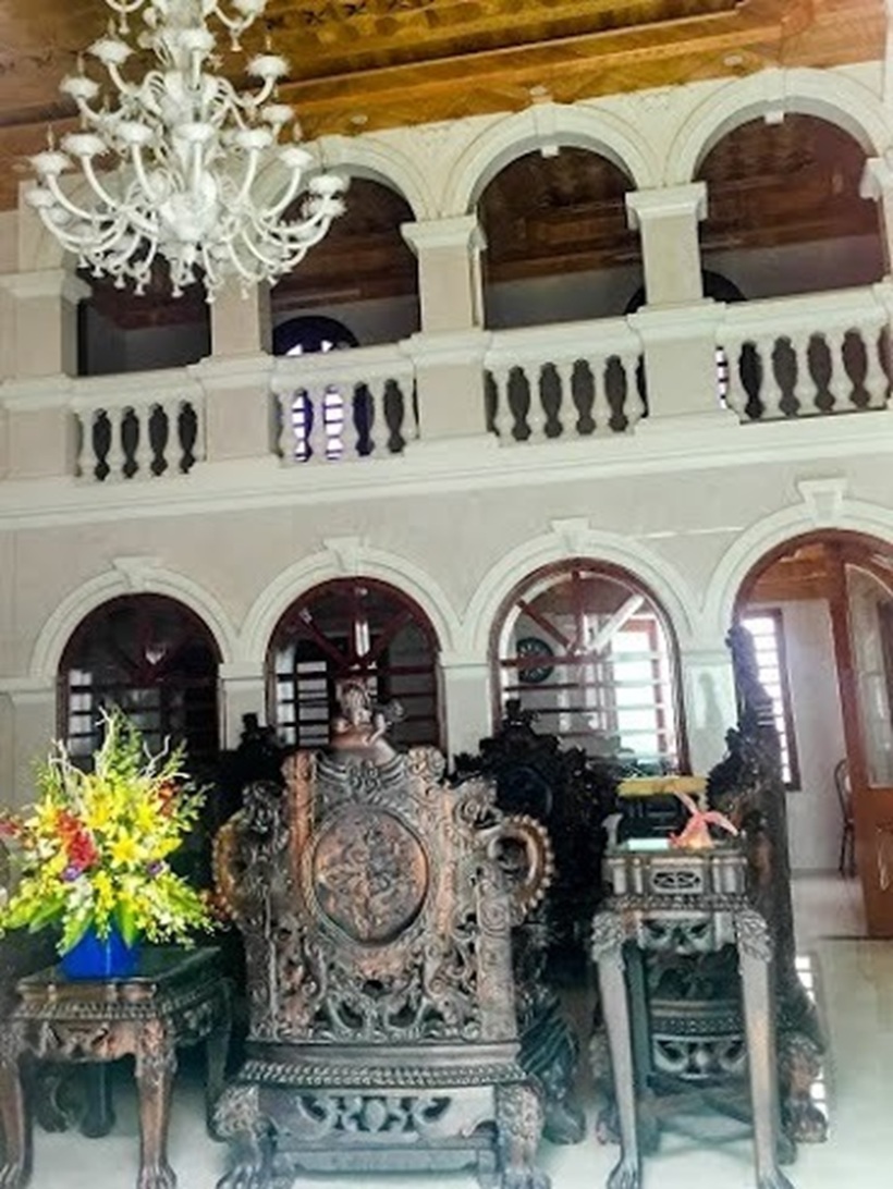 Nội thất sang trọng, đắt tiền trong căn biệt thự.