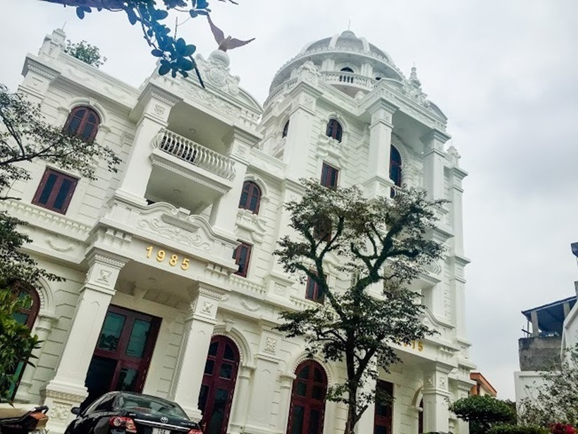 Để xây dựng tòa lâu đài này, nữ chủ nhân được cho là đã chi khoảng hơn 200 tỷ đồng để mua nguyên vật liệu và trả công thợ.