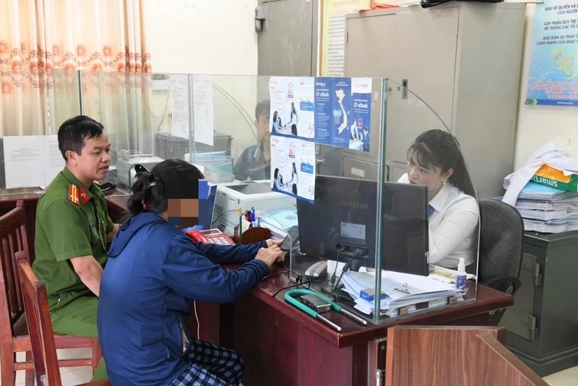 Cơ quan chức năng vừa ngăn chặn kịp thời người phụ nữ ở Phú Thọ bị kẻ gian giả danh công an, lừa đảo.