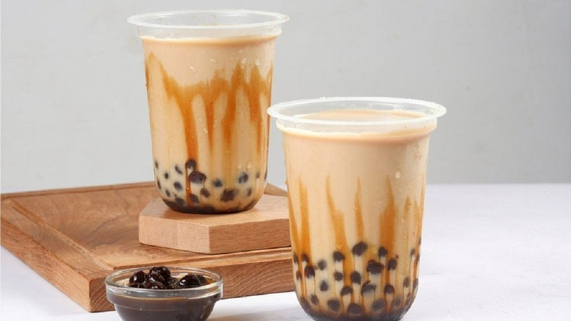 Trà sữa chứa nhiều đường và chất béo, có thể không tốt cho sức khỏe của mẹ và bé. Ảnh minh họa