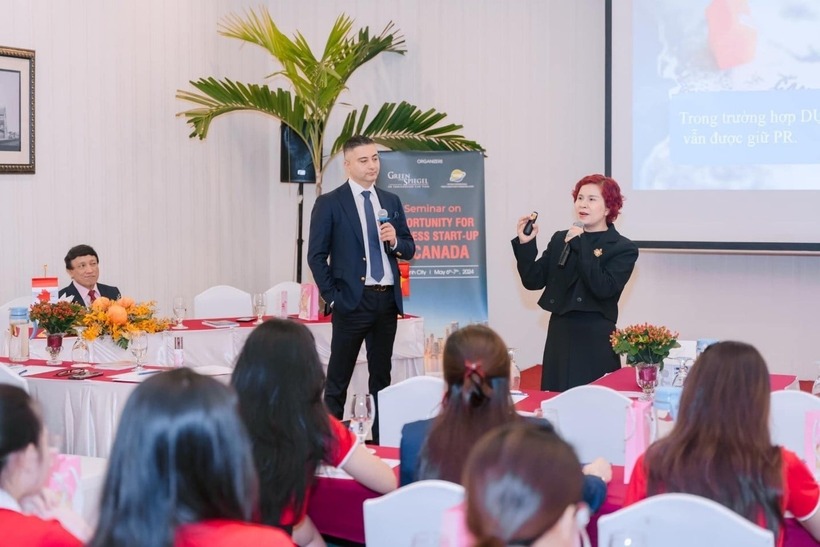 Ông Eren Sari – Giám đốc cao cấp của hãng luật Green and Spiegel và Mrs. Dung Nguyễn –Giám đốc dự án tạ CanadaGo trong 1 buổi hội thảo tại với các đối tác ngân hàng (Ảnh:CanadaGo)