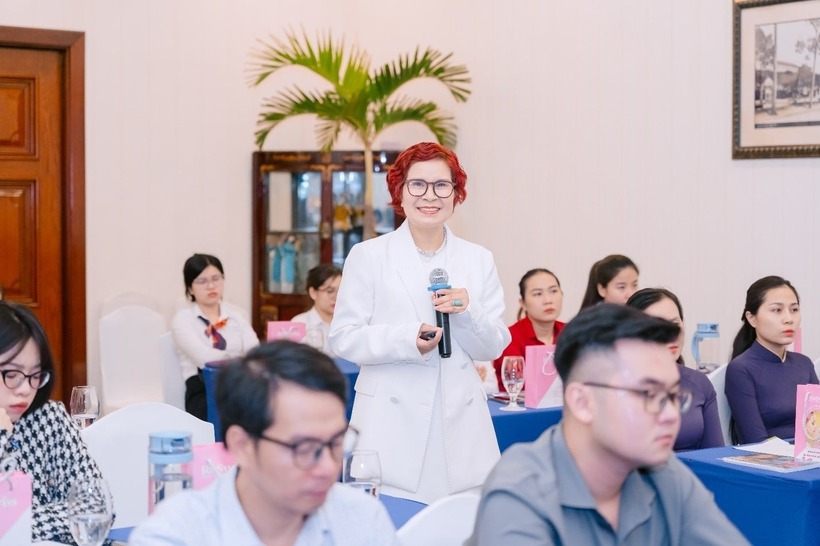 Bà Maria Nguyễn – Giám đốc dự án, chuyên gia di trú của CanadaGo đang chia sẻ về chươngtrình Startup Visa (Ảnh: CanadaGo)