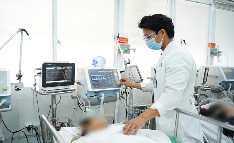 Hai vợ chồng bị bắn ở Đồng Nai đang điều trị tại Bệnh viện Chợ Rẫy. (Ảnh: BV)