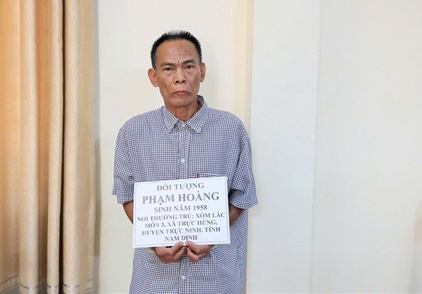 Đối tượng Phạm Hoàng bị công an bắt giữ.