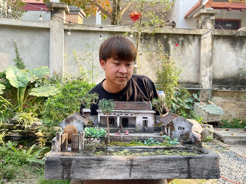 Chàng trai gen Z Trương Văn Bộ mong muốn bảo tồn văn hóa Việt qua những mô hình tiểu cảnh
