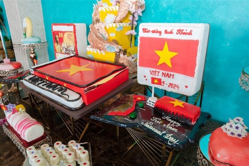 Đà Nẵng: Đông đảo du khách diện áo cờ đỏ sao vàng check in Bà Nà dịp 2/9 - 6