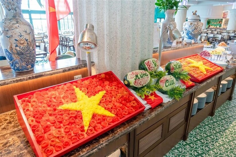 Đà Nẵng: Đông đảo du khách diện áo cờ đỏ sao vàng check in Bà Nà dịp 2/9 - 7